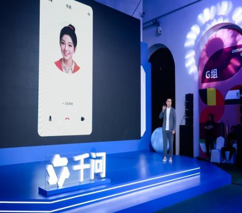 知名足球解说黄健翔与千问pk预测