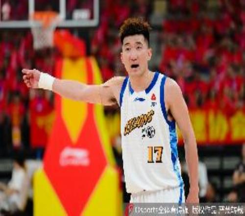 你得支棱起来啊！孙铭徽半场替补出战8分43秒1中1得到3分1板1助
