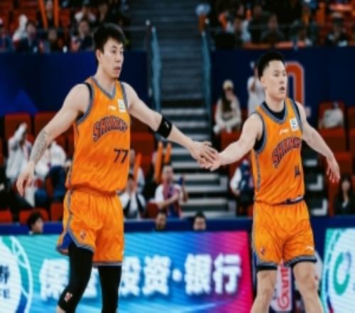 记者：上海取胜靠的并非全是运气金金李弘权等国内球员发挥出色