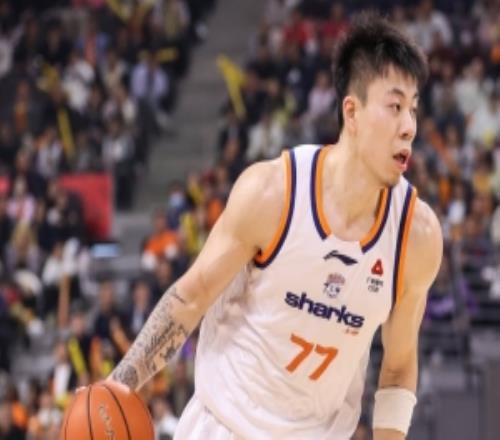 媒体人：广厦锋线群难以招架张镇麟上海的阵容厚度优势让人绝望