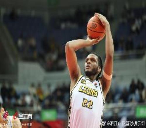 媒体人：广厦下赛季无论怎么样卡尔顿和桑普森都不能留了