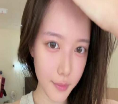 主持人骆歆分享视频：腹肌展示！昨天更脱水一点