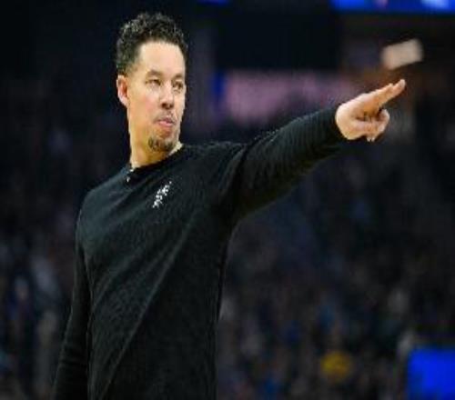 米奇和迈克布朗两名黑人主帅在总决赛中对垒NBA历史第4次