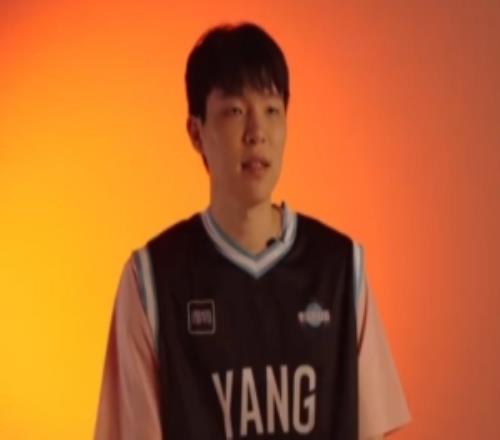杨瀚森锐评菜鸟赛季：吃饭的必须夯选秀大会也夯4罚不中拉完了