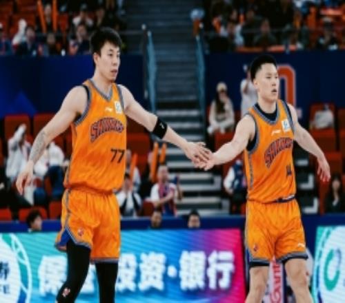 体坛周报：总决赛33分惨案背后，是国内球员发挥云泥之别