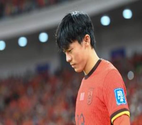记者谈胡荷韬落选国字号：本人解读就是因伤，联赛咬牙打针出场