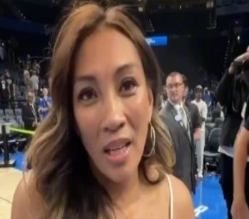 妈妈颜值不输女友！拿到西部冠军后哈珀抱完妈妈抱女友