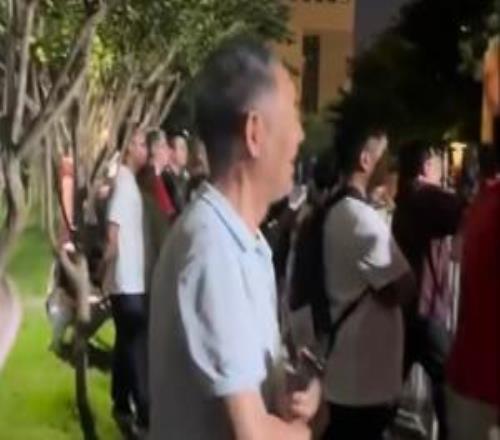 03广厦球迷破防：要点脸吧软蛋！女球迷：有本事骂上海人去吧