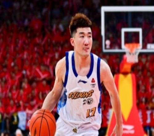 媒体人：广厦弃用孙铭徽效果明显脚伤成那样再上场就是伤害球队