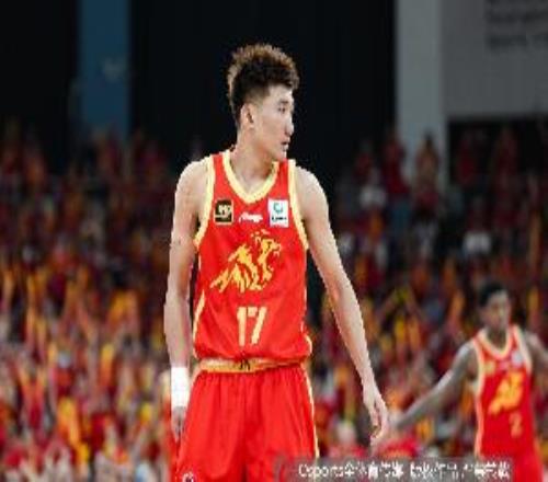 解说：下半场DNP受伤的孙铭徽还是正确的选择上海还得全力以赴