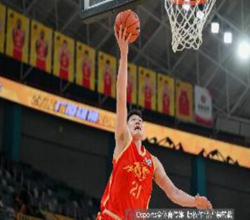 杀疯了！胡金秋上半场10投9中&三分2中1砍下22分3板1助1断