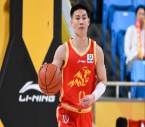 媒体人：广厦这个系列赛但凡多用用林秉圣至少是12而不是03
