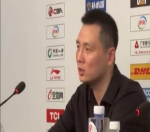 卢伟：尽管输了还是要表扬一下队员们一直拼到最后没有放弃