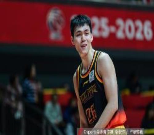 高开低走！庞峥麟全场6中4&三分2中2拿到10分1板1助1断&正负值+8