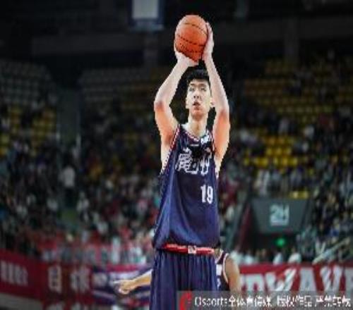 内线支柱！徐昕4中4高效拿下10分8板4帽正负值+14