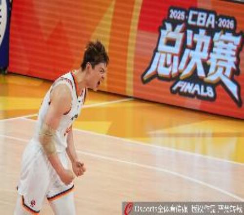 王哲林非打封闭出战！媒体人致歉：大王说是打球疼不是打封闭疼