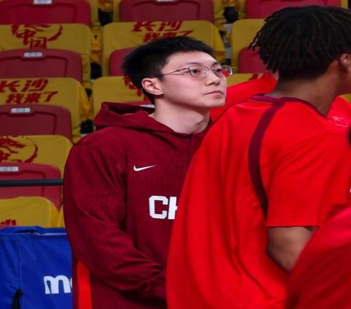 中国男篮21人集训名单揭晓！杨瀚森领衔，胡明轩周琦张镇麟落选