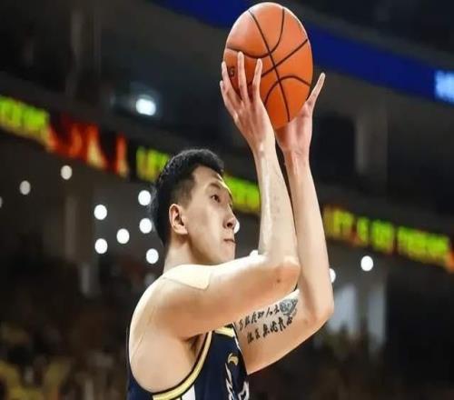 杜锋等来好消息！26岁核心手术，打着绷带自嘲调整准头，叫人心疼