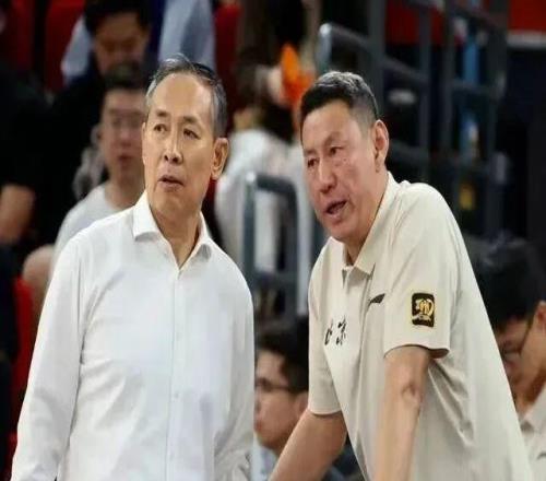 CBA动态更新！北京内线中锋主动另寻出路，下赛季北京主帅三选一，山东男篮2核心顶薪续约，4人官宣离队
