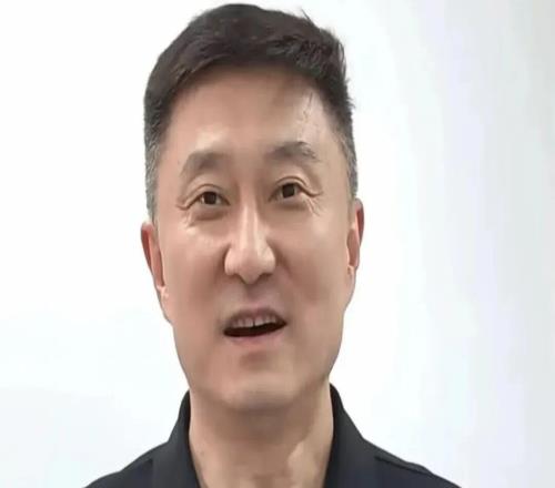 广东男篮休赛期动态更新！杜锋月末出发塞尔维亚学习，下赛季分组敲定，徐杰成为休赛期最大赢家，黄明依欲租借深圳