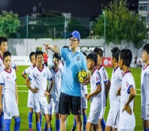 董路带队只拿了个第四！但巴萨签他一人，国少半壁江山都出自他
