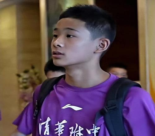 原来他是杜锋儿子，成功入选，15岁1米95天赋尽显，就读清华附中