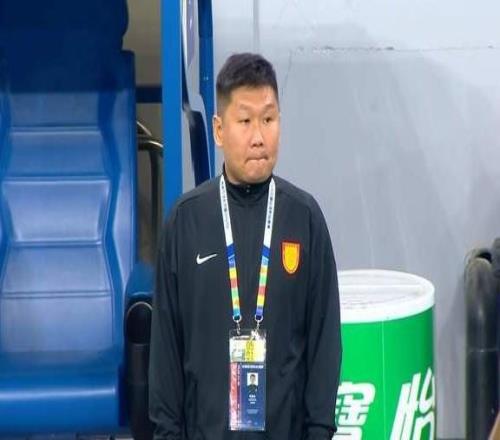 重庆按兵不动，2外援可买断刘建业除了保前3首要任务激活向余望