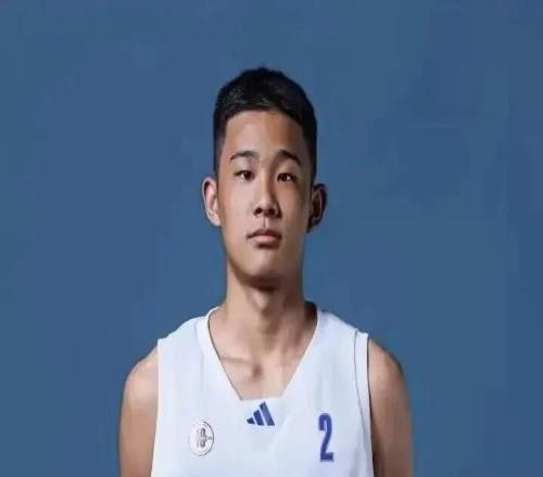 CBA男篮动态速递！山东男篮追求范子铭，杜锋活动连轴转，胡明轩积极康复，杜锋儿子入选NBA训练营