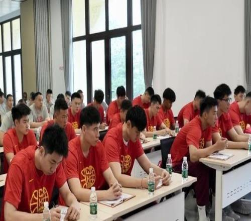郭士强宣布：中国男篮队长调整