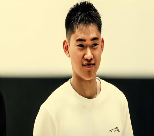 男篮21人实力分档：杨瀚森第一档，第三档共4人，5前锋第五档