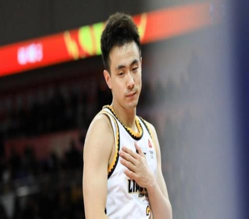 正式确认！31岁中国男篮老将担任国家队长，球迷：他有号召力