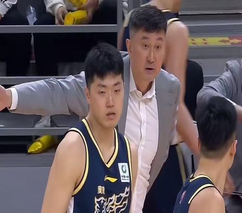 确认不打了！上海男篮裁掉怀特塞德，广东队成最大赢家！