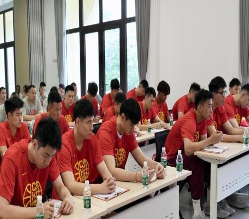 锚定目标严抓备战中国男篮全力冲...