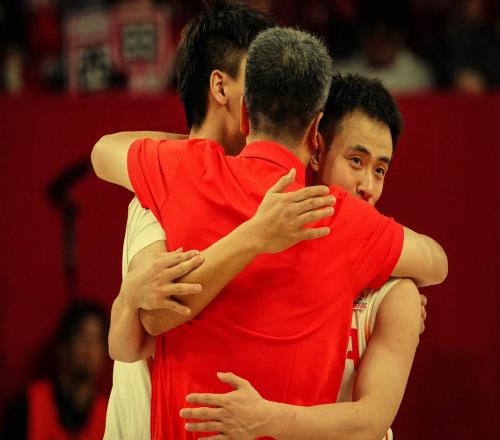 师徒同心，以稳驭势：赵继伟出任中国男篮队长的深层逻辑！