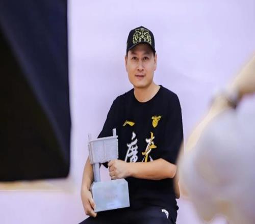正式官宣！广东宏远夺冠功臣重返CBA，加盟南京同曦