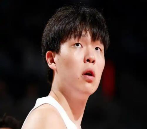 杨瀚森：遭遇质疑影响不太大新秀季3大关键词是头疼适应和漫长