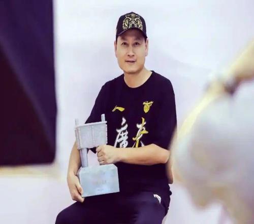 广东男篮夺冠功臣加盟同曦，北京确定续约陈盈骏，山西教练组补强