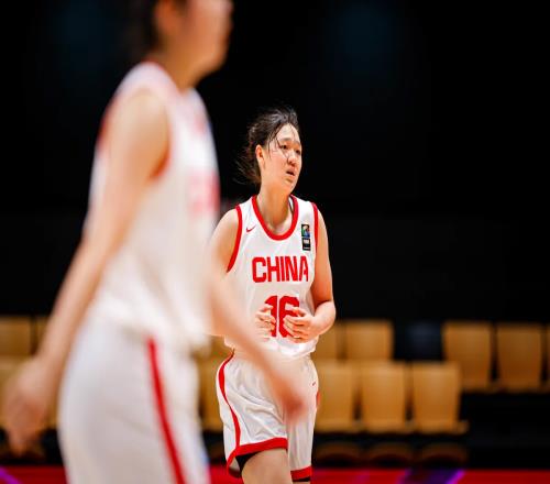 轰21+8！中国女篮16岁1米90前锋崛起：两届MVP进化扛大旗