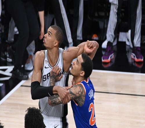 拿下NBA总冠军的纽约尼克斯队，还是联盟赚钱高手