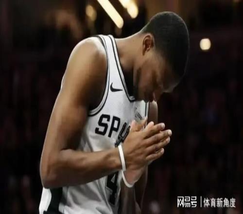 炸了！！福克斯真去参加尼克斯庆功宴，不如直接底薪加盟吧......