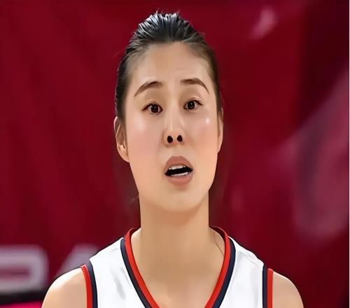 王思雨739票冲击FIBA副主席，路越走越宽，李梦则继续缺席国家队
