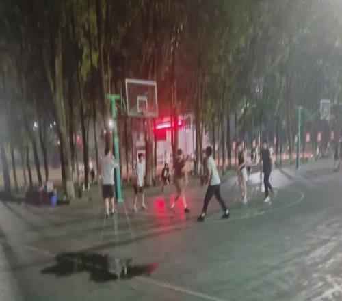 文班亚马被质疑“哨子护体”库里球迷翻出2016年旧账