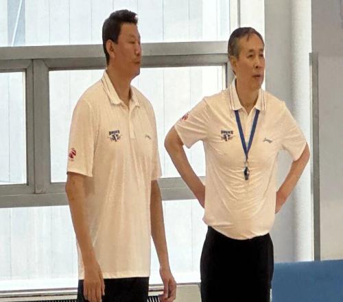 北京男篮或使用外籍主教练，李添荣硬被造谣改年龄，杜锋活动繁忙
