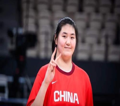 这仗怎么打韩旭缺席，王思雨领衔，女篮15人出征，宫鲁鸣压力大