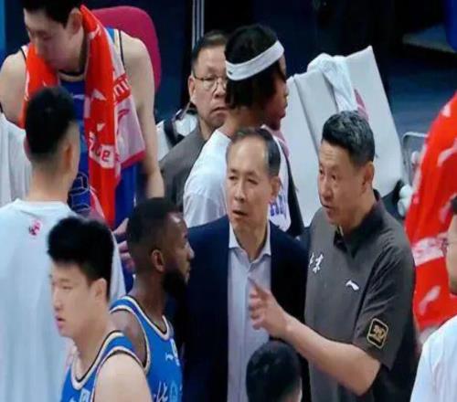 CBA消息！李楠无缘执教北京，上海续约古德温杨百翰积极接触徐昕