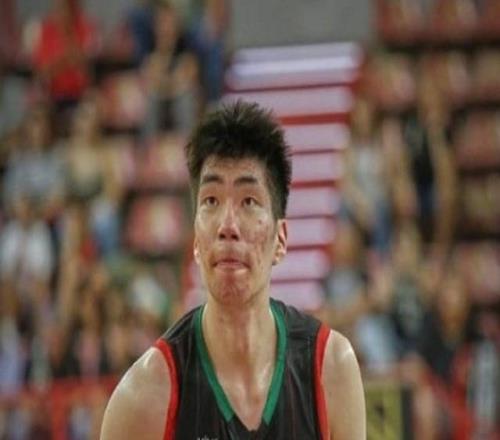 热议余嘉豪可能继续被租借打二级联赛：“强度不如CBA不如回来”