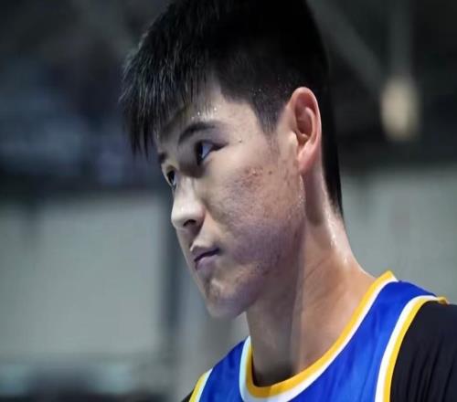 广东U21大胜四川U21！李奕臻轰27分，三国青齐发，赵昱锟太稳了