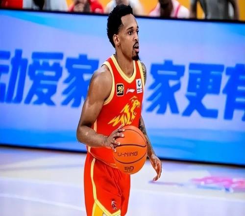CBA休赛期炸锅！山西抢布朗刘家成上任就搞大事李春江遭背后捅