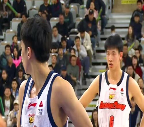 逼杜锋送走徐杰CBA暴力控卫打出身价，这可是未来广东队老大！