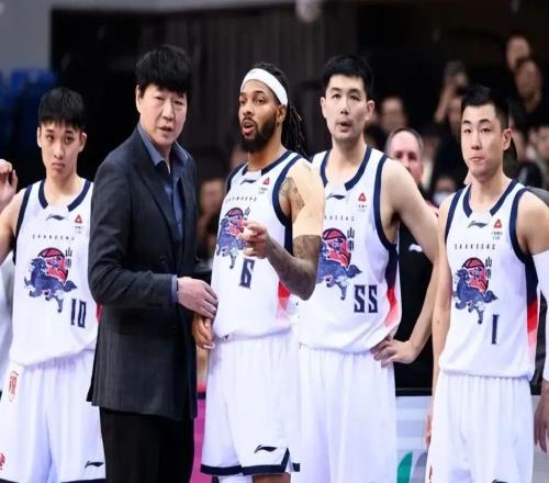 山东男篮顶薪抢人，欲签2米11国产中锋，赛季场均14.4分7.1篮板